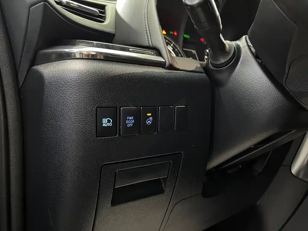 Toyota Vellfire — фото 2