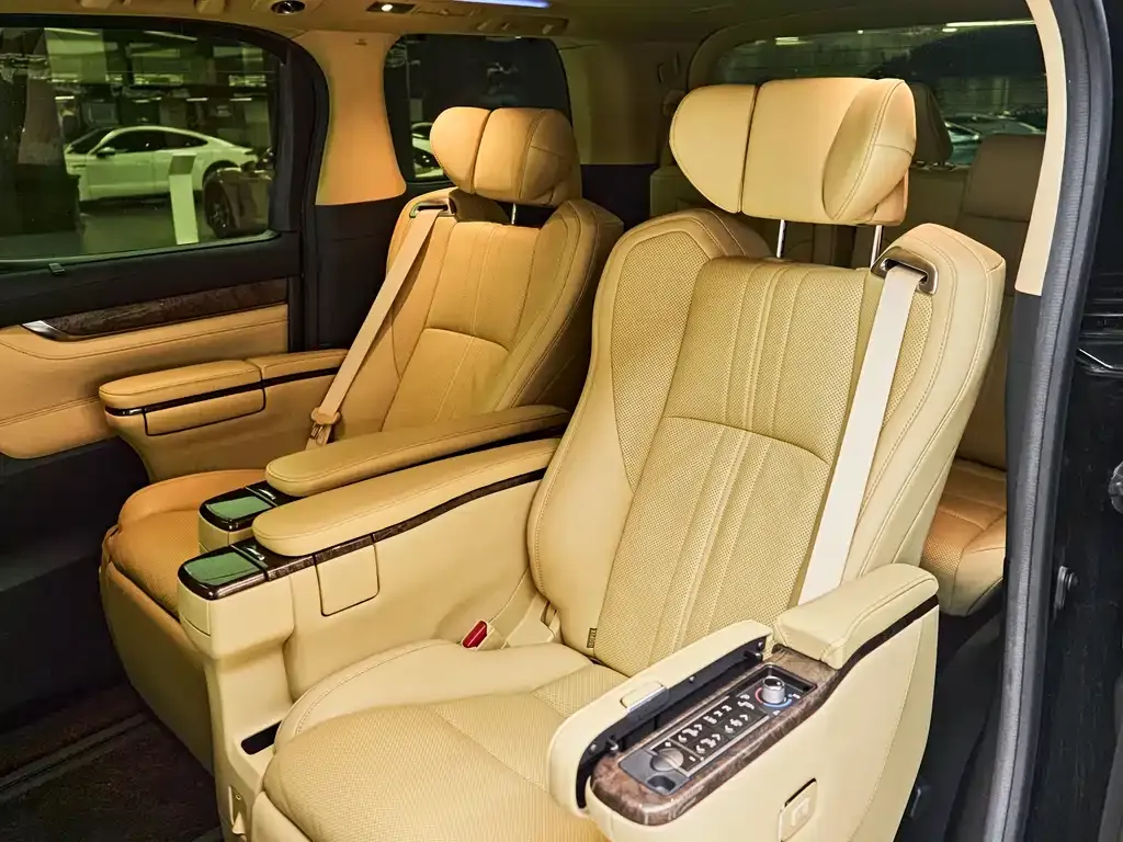 Toyota Vellfire — фото 6
