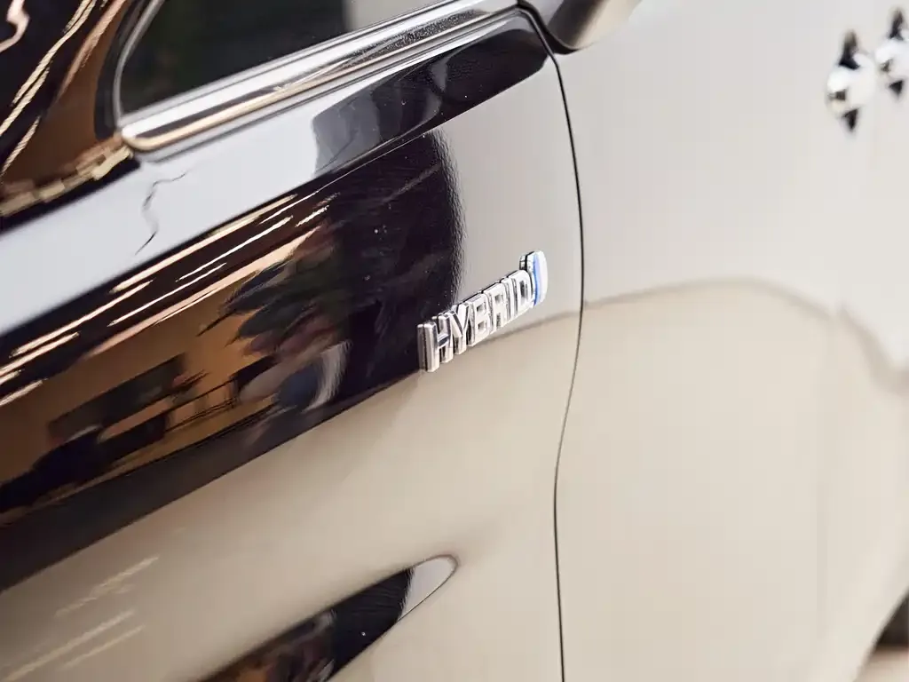 Toyota Vellfire — фото 2
