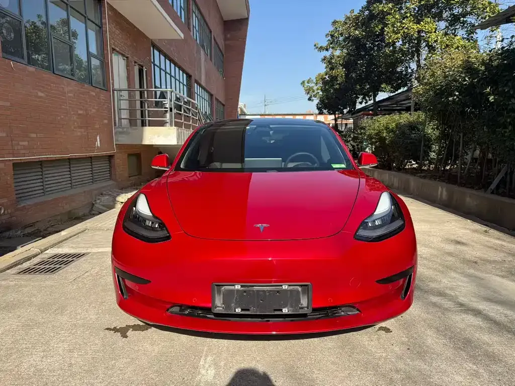 Tesla Model 3 — фото 9