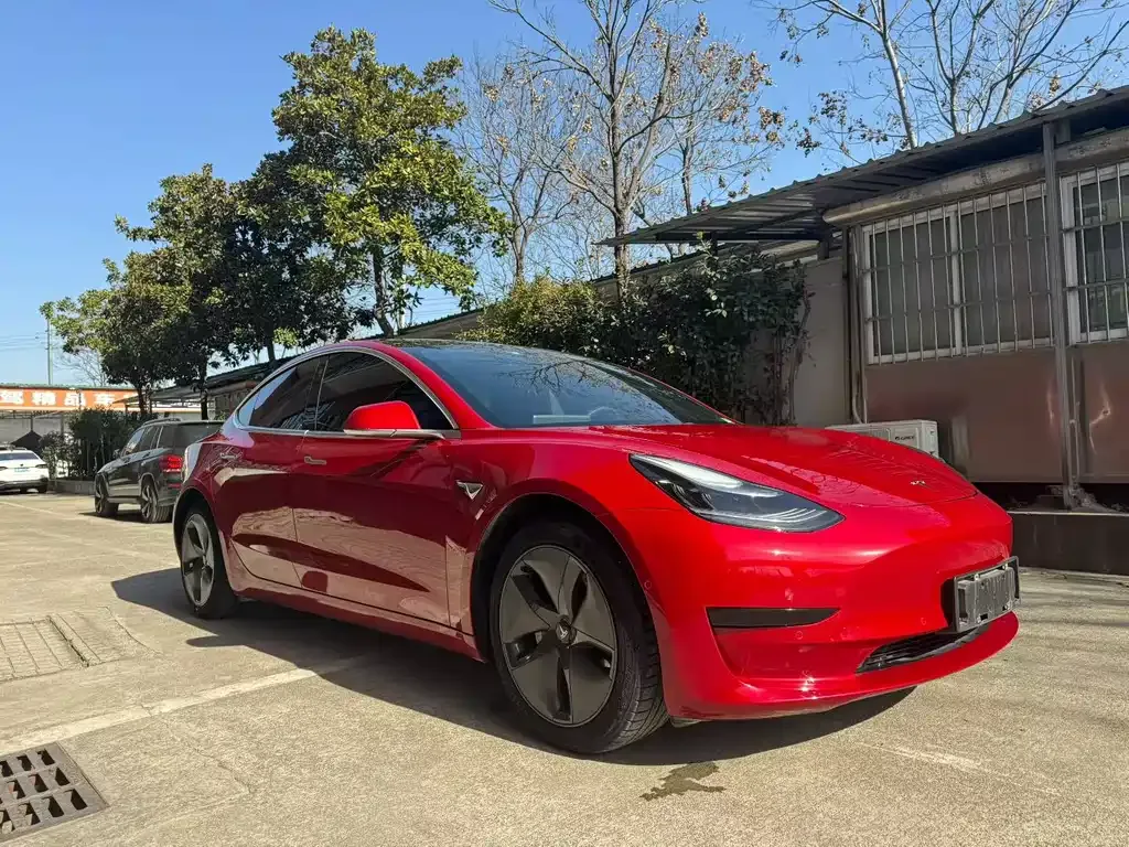 Tesla Model 3 — фото 8