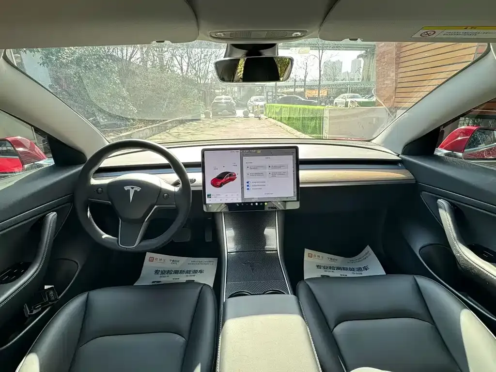 Tesla Model 3 — фото 7