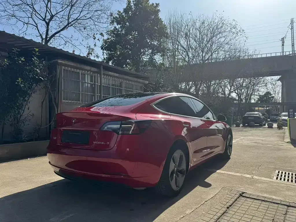 Tesla Model 3 — фото 6