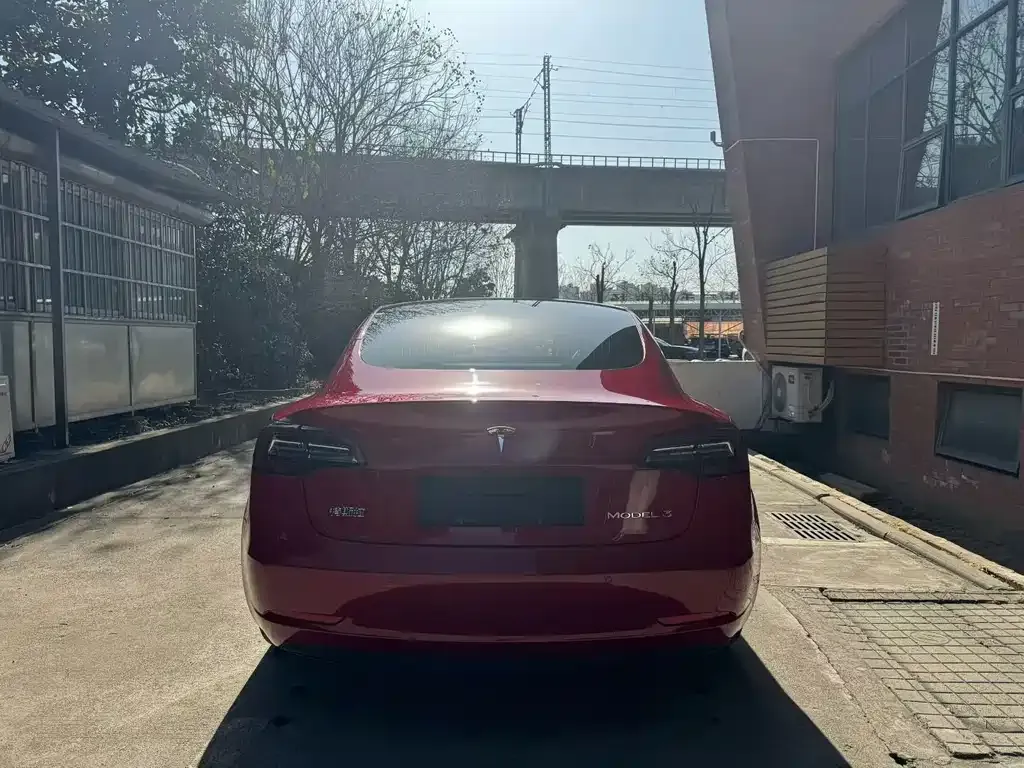 Tesla Model 3 — фото 2