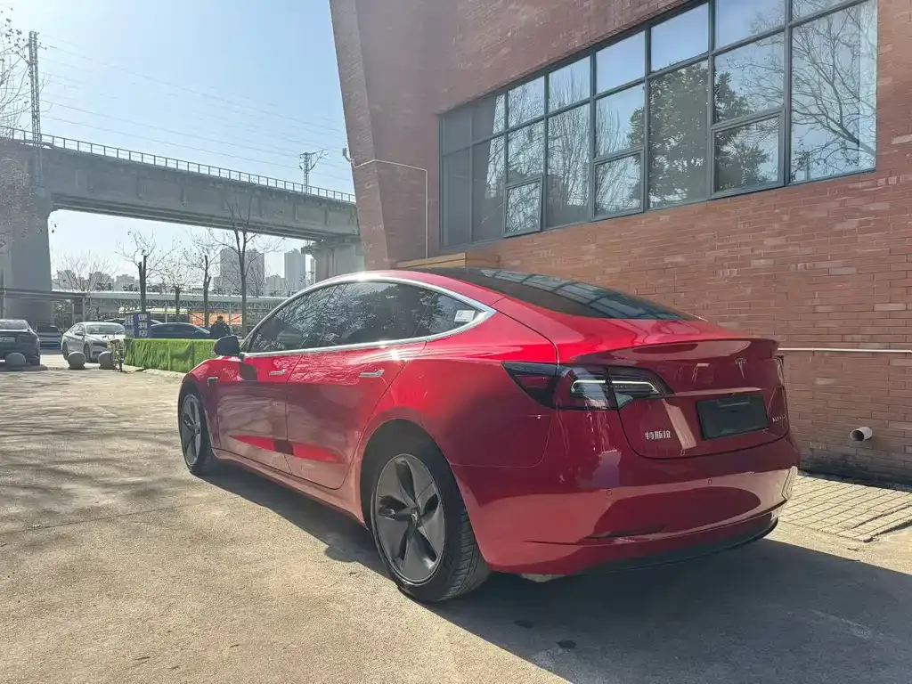 Tesla Model 3 — фото 3