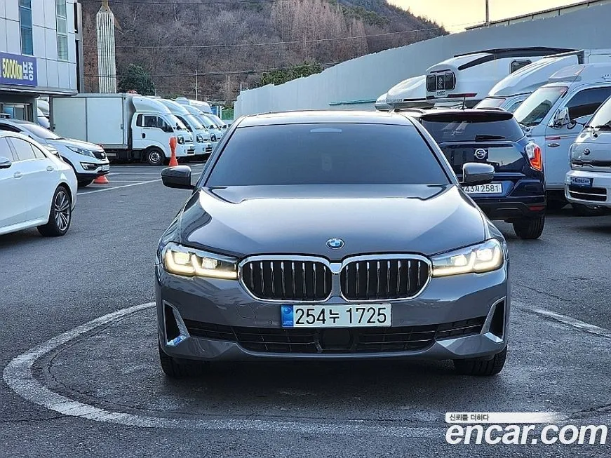 BMW 5-Series — фото 1