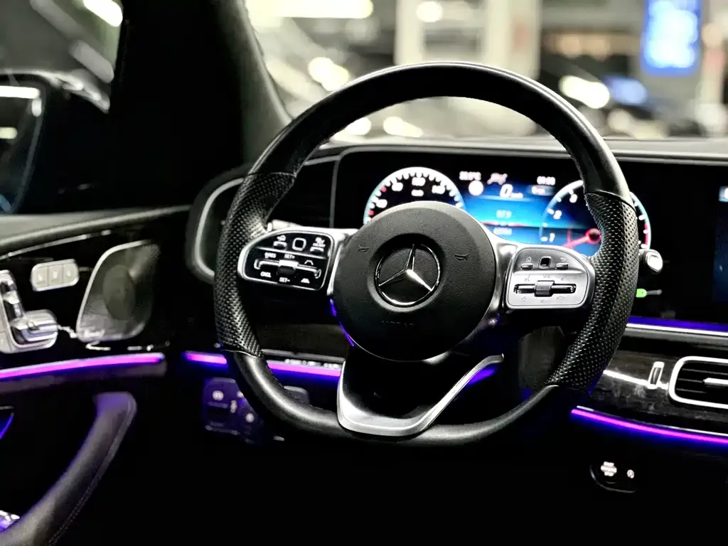 Mercedes-Benz GLS — фото 6