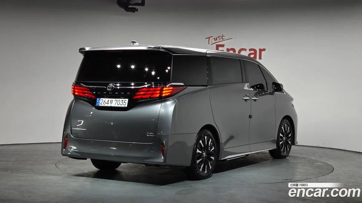 Toyota Alphard — фото 3