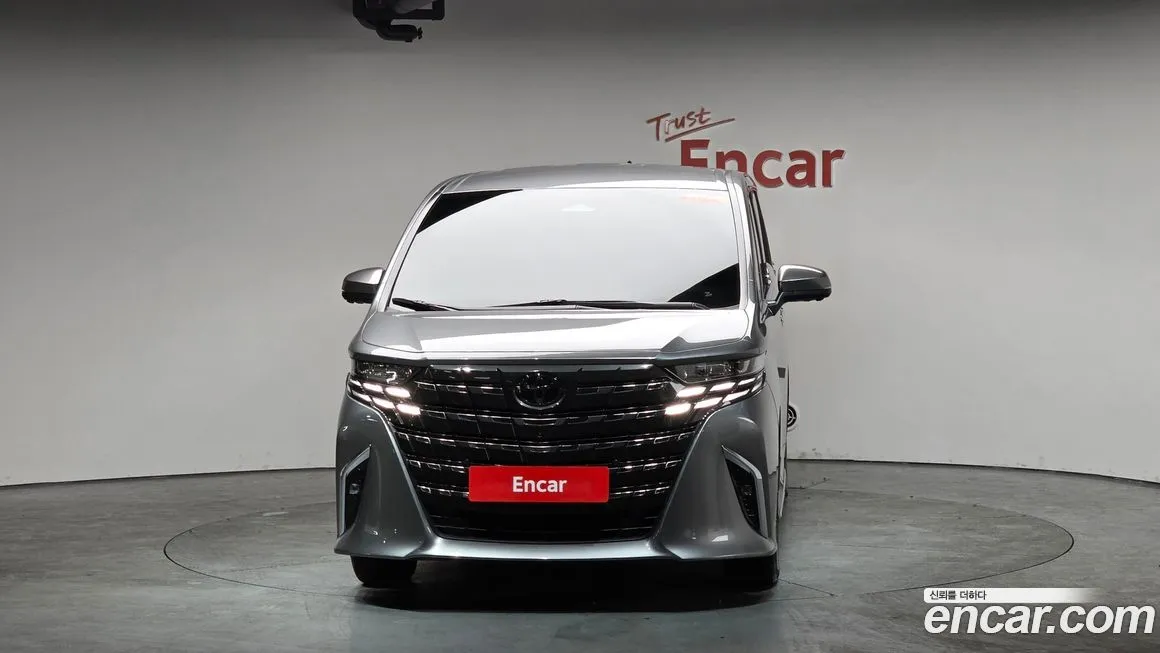 Toyota Alphard — фото 2