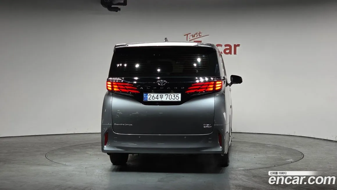 Toyota Alphard — фото 7