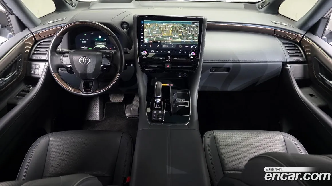 Toyota Alphard — фото 8
