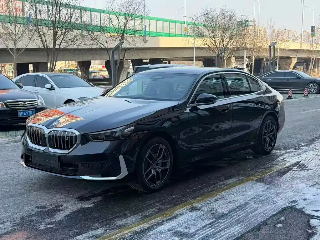 BMW i5 — фото 1