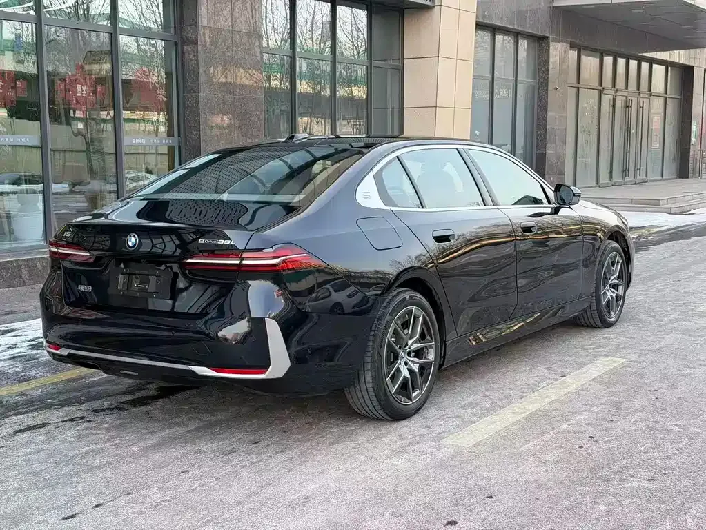 BMW i5 — фото 5