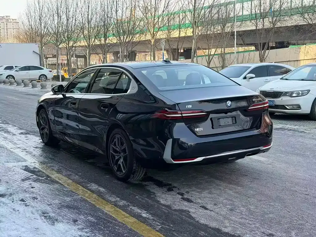 BMW i5 — фото 3