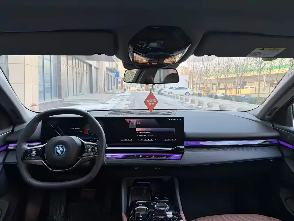 BMW i5 — фото 2