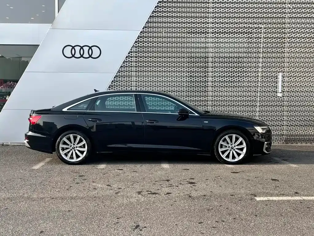 Audi A6L — фото 10