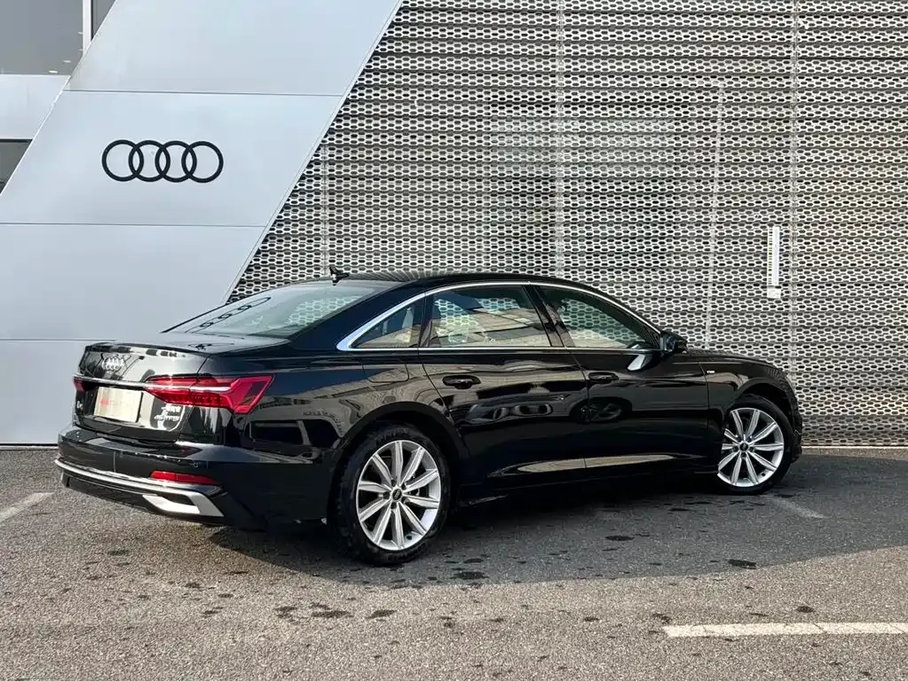 Audi A6L — фото 8