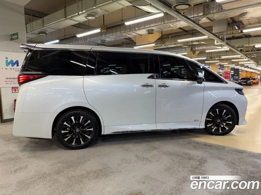 Toyota Alphard — фото 8