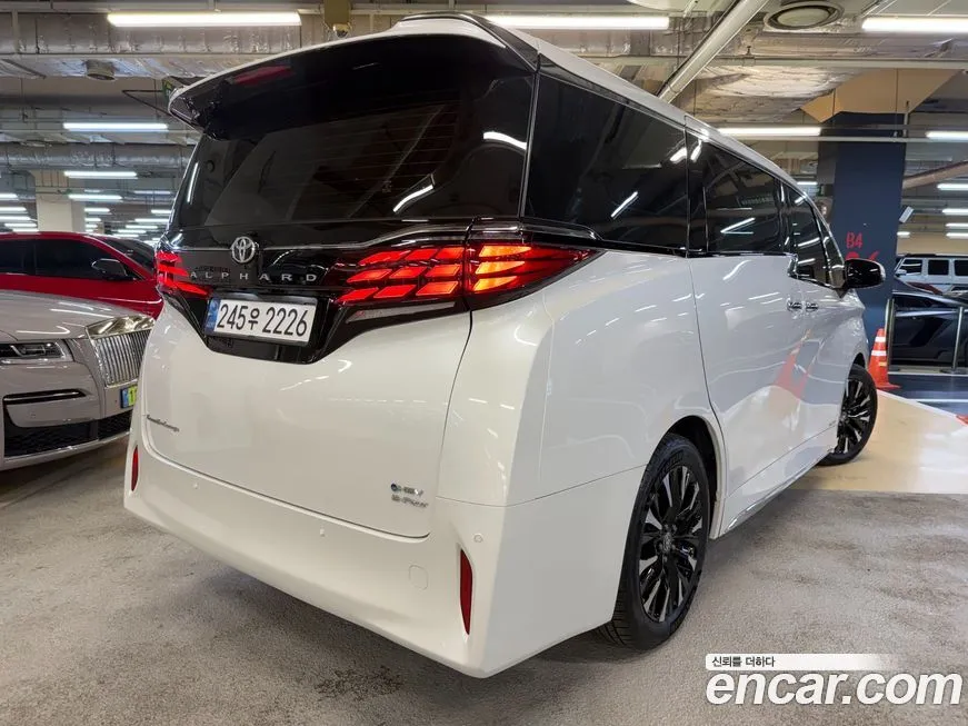 Toyota Alphard — фото 6