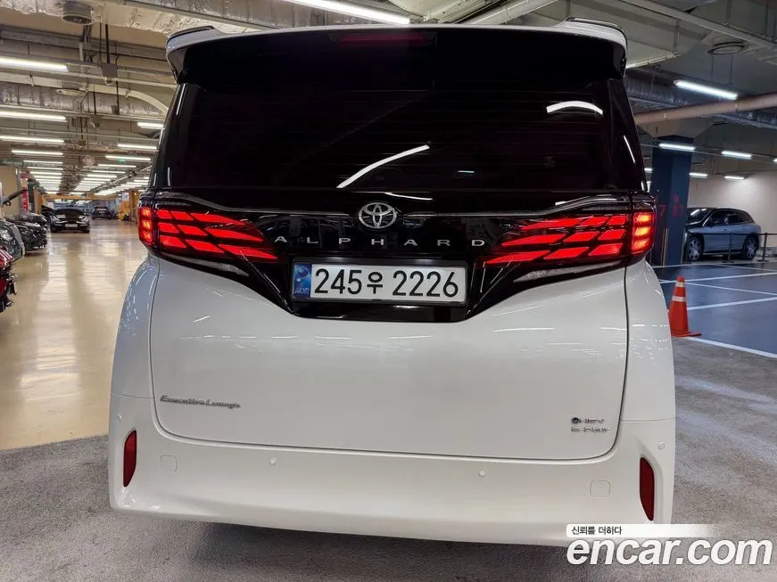Toyota Alphard — фото 7