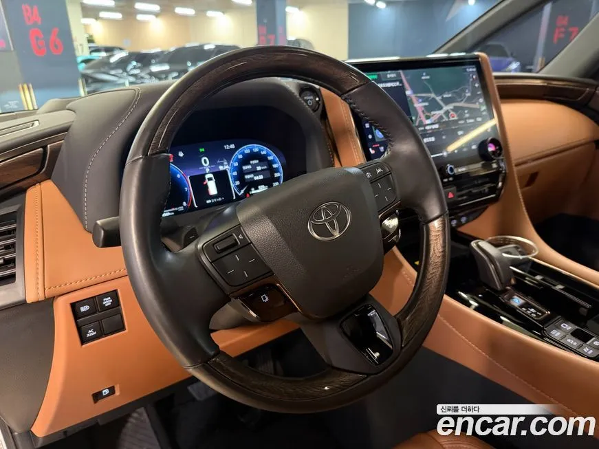 Toyota Alphard — фото 9