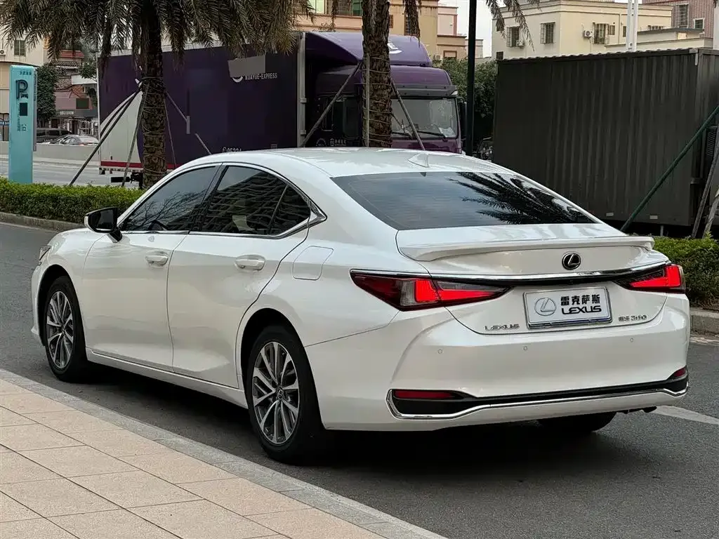Lexus ES — фото 7