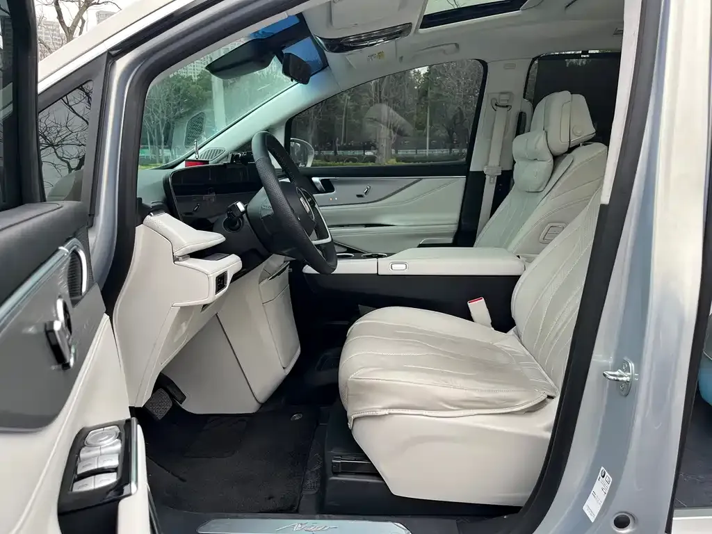 Buick GL8 Hybrid — фото 4
