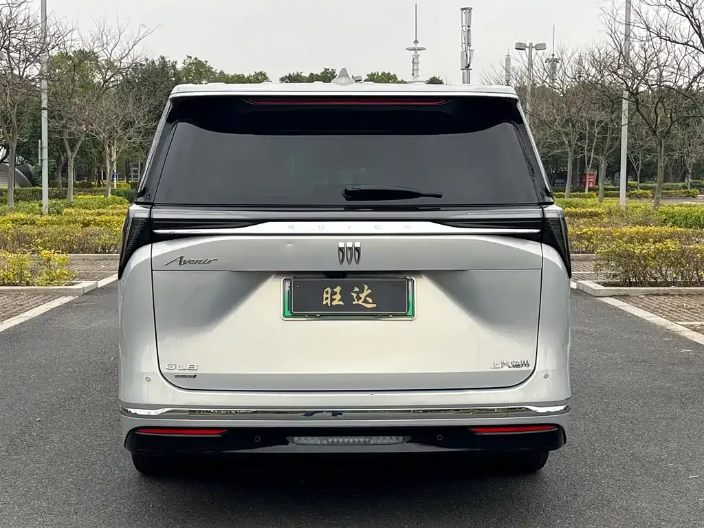 Buick GL8 Hybrid — фото 9