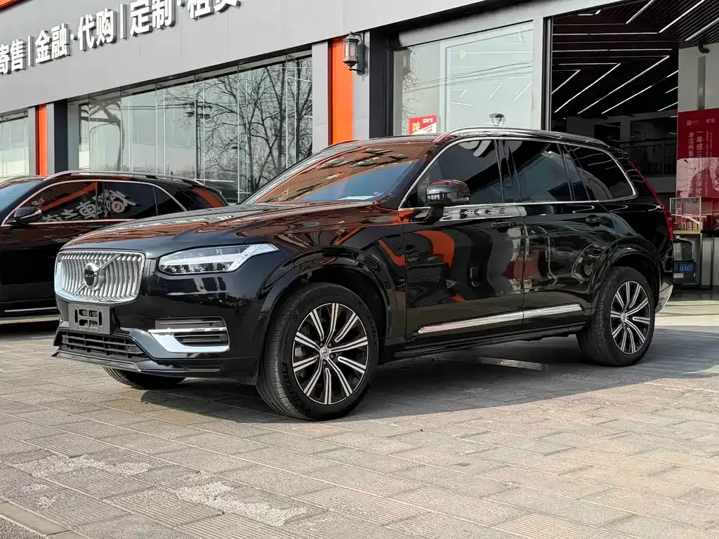 Volvo XC90 — фото 1