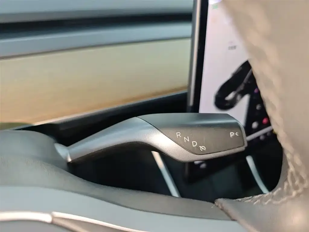 Tesla Model 3 — фото 2