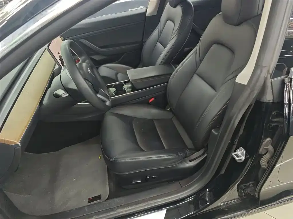 Tesla Model 3 — фото 10