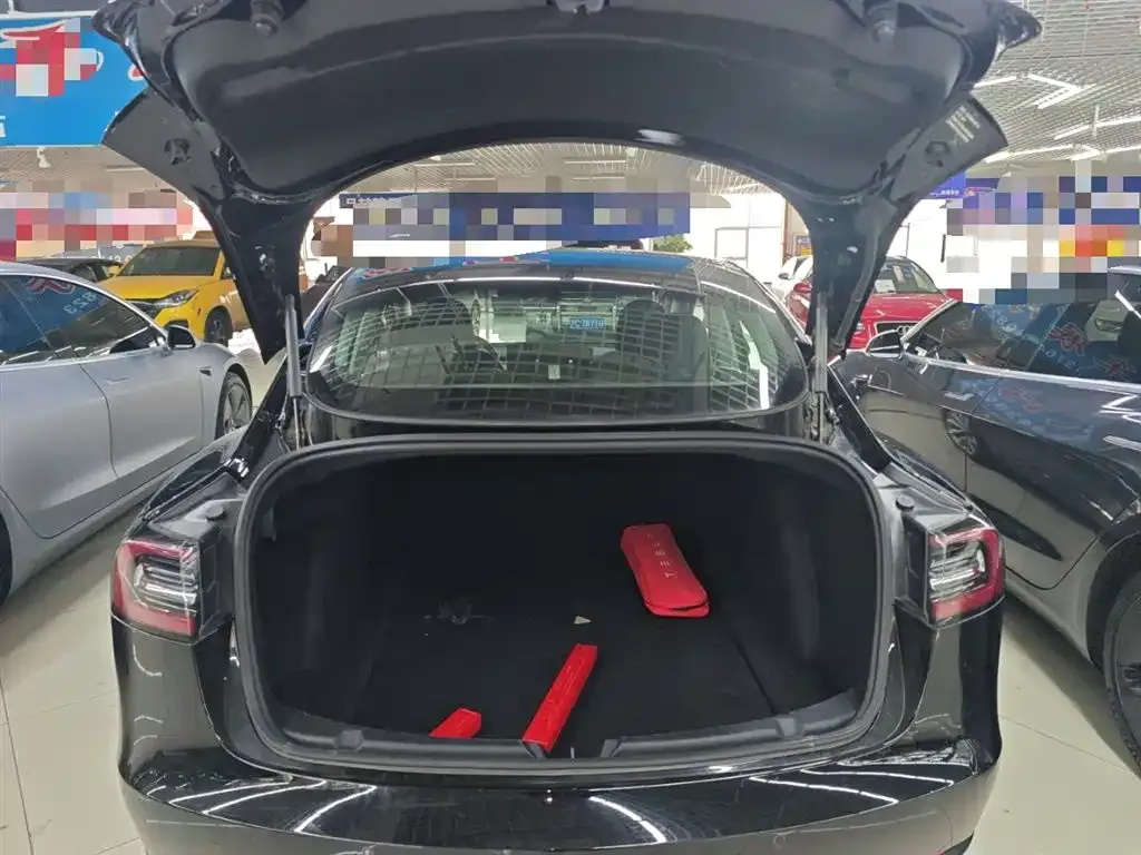 Tesla Model 3 — фото 9