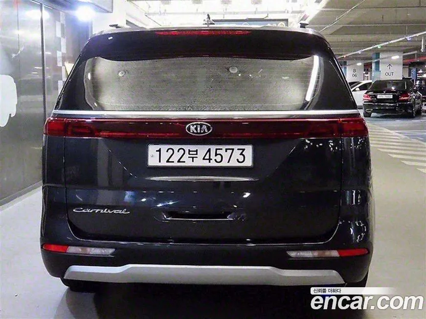 Kia Carnival — фото 7