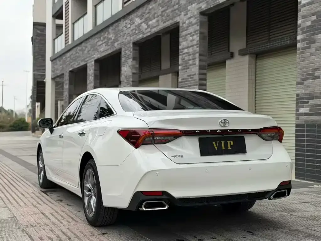 Toyota Avalon — фото 4