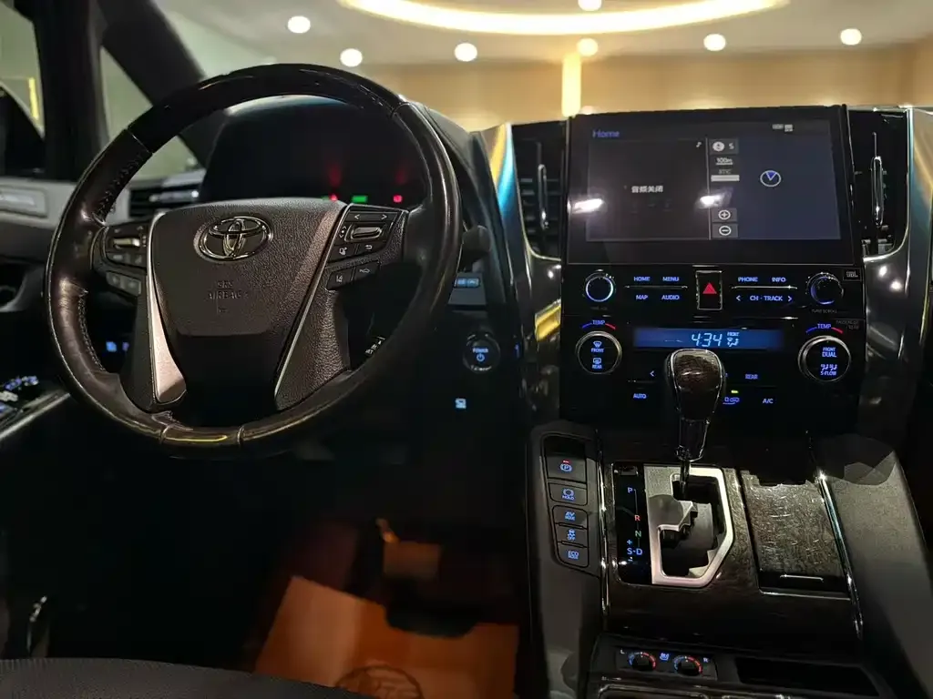 Toyota Alphard — фото 6
