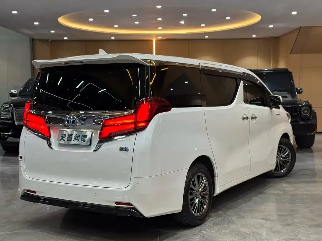 Toyota Alphard — фото 8