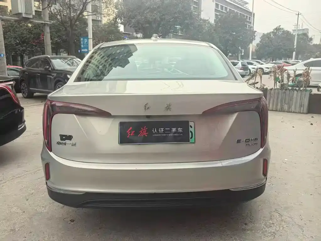 Hongqi E-QM5 — фото 10