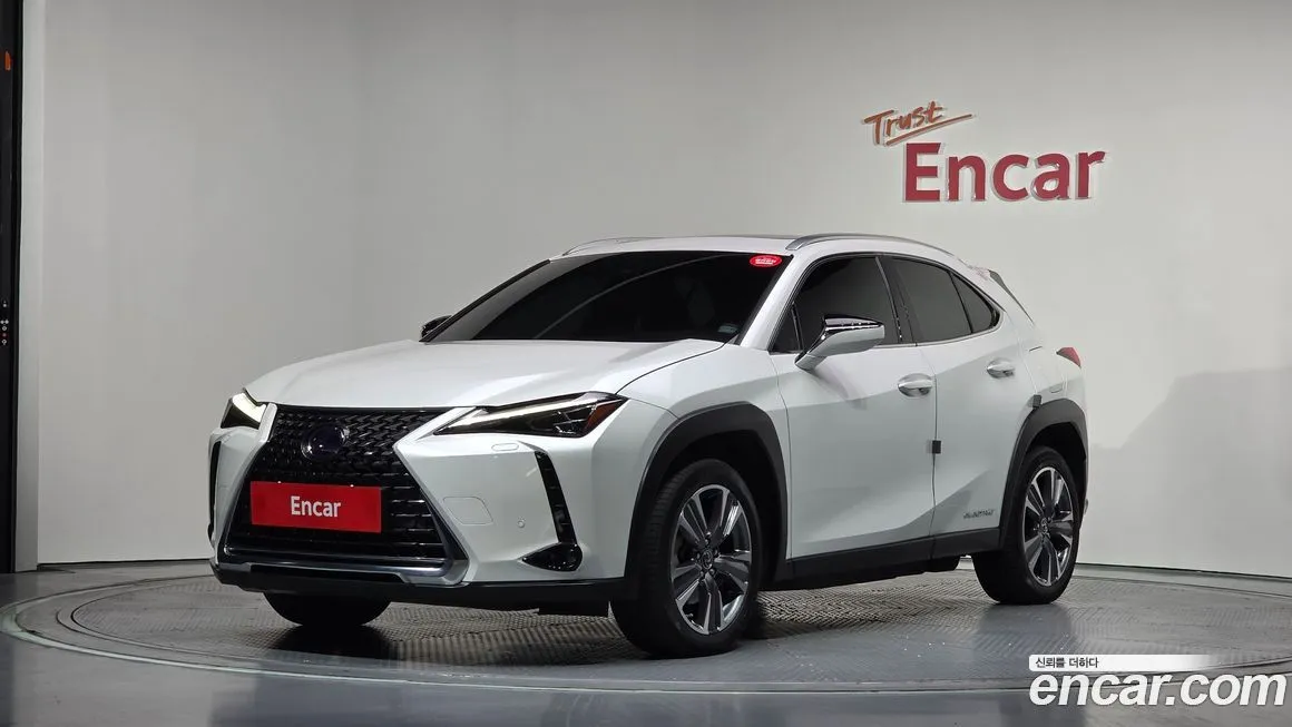 Lexus UX — фото 1