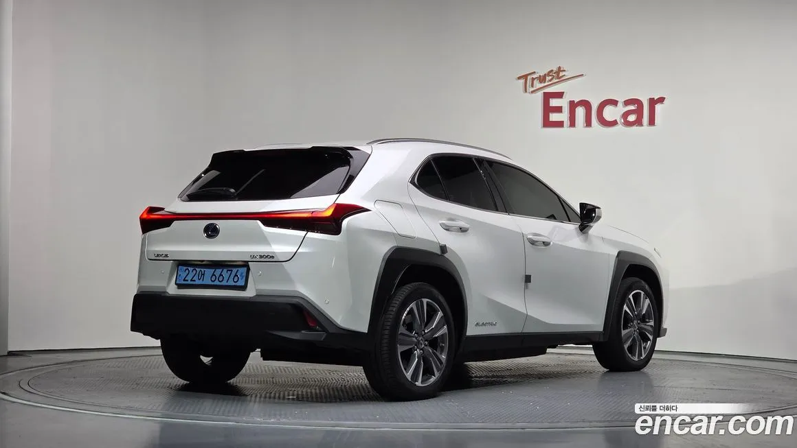 Lexus UX — фото 10