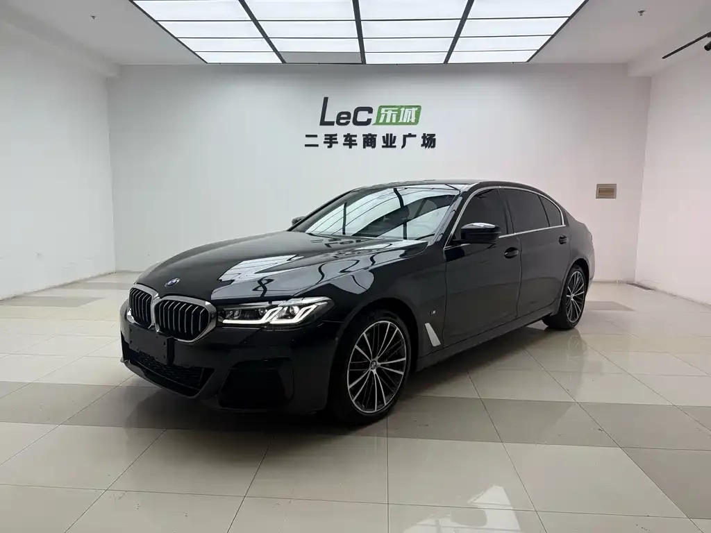 BMW 5 Series — фото 1