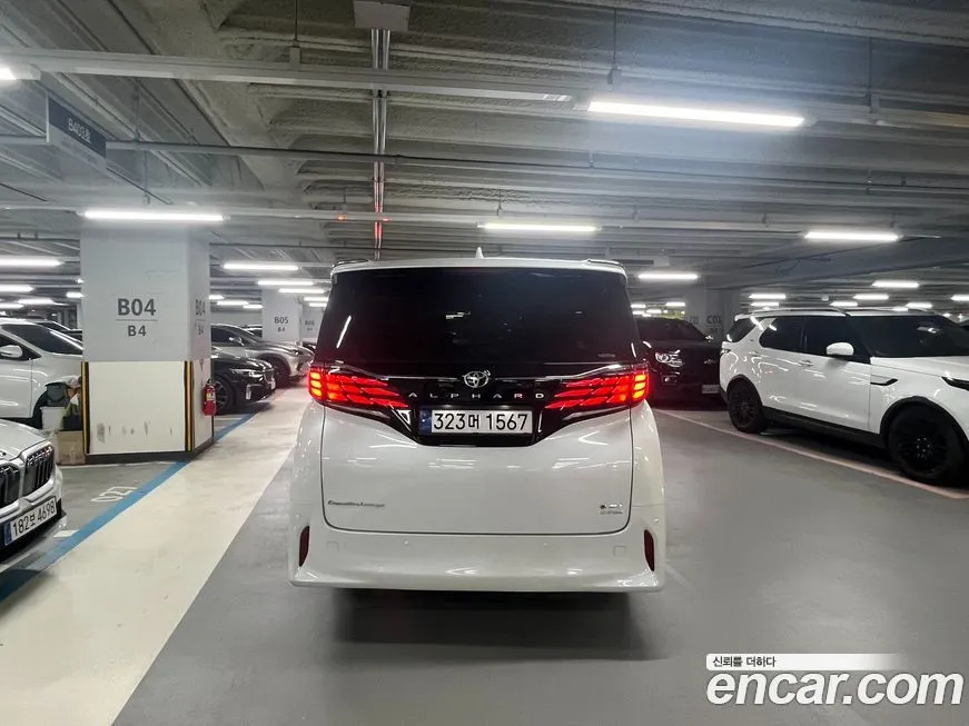 Toyota Alphard — фото 10