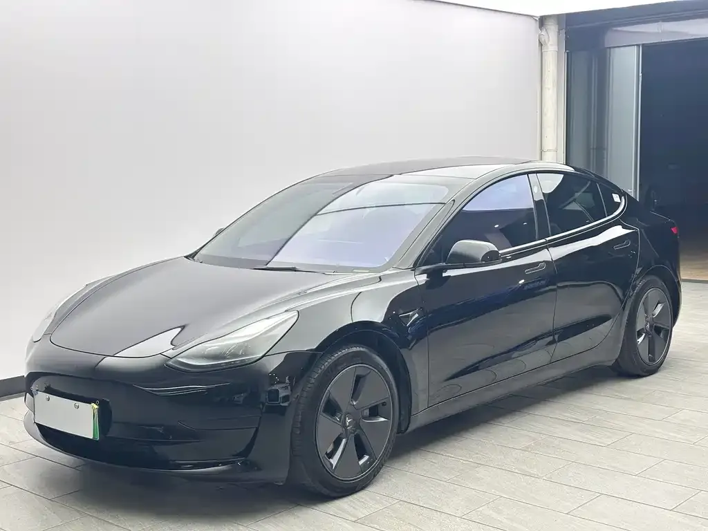 Tesla Model 3 — фото 1