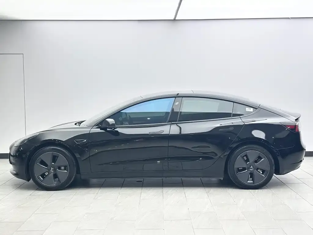 Tesla Model 3 — фото 5