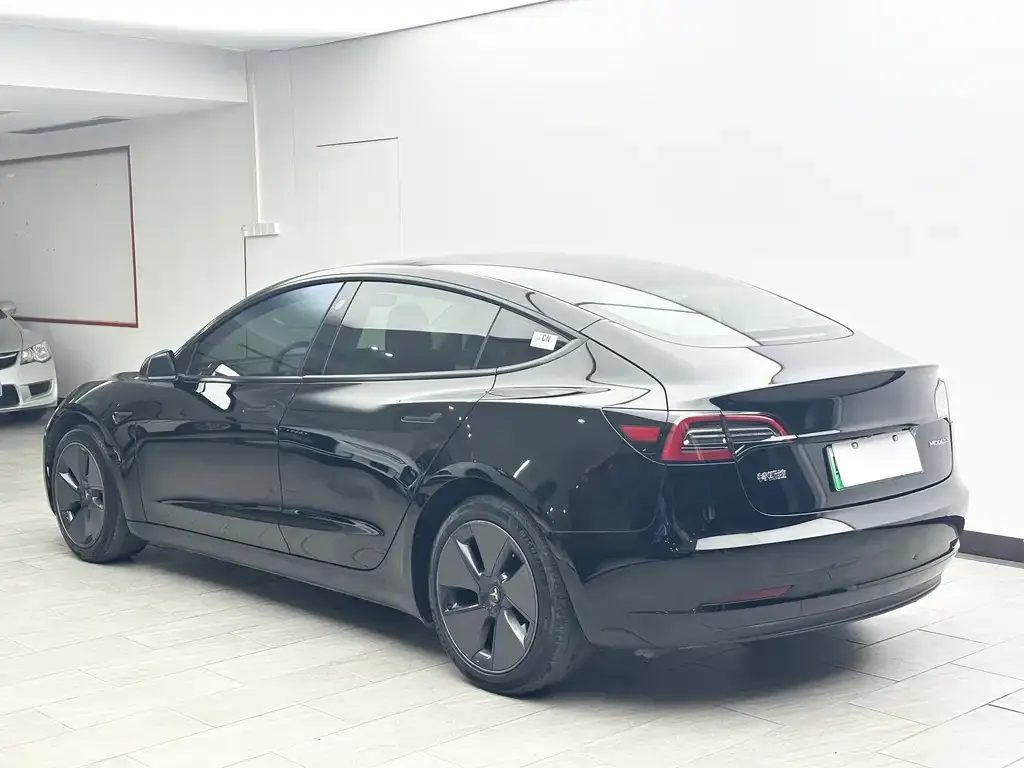 Tesla Model 3 — фото 4