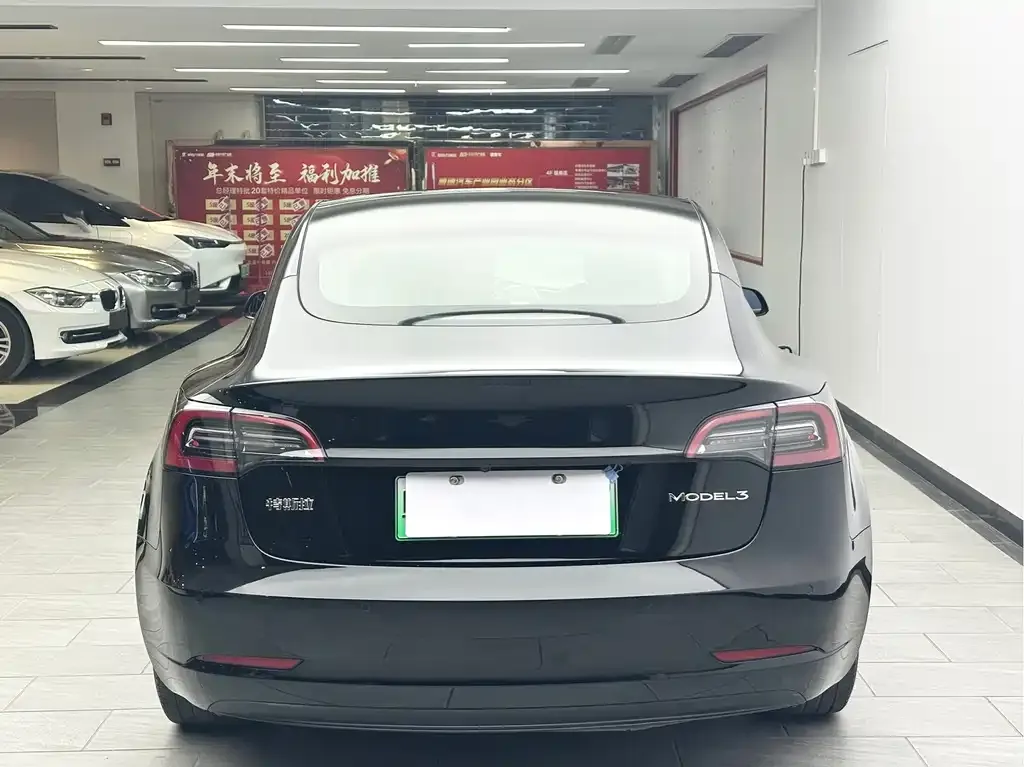 Tesla Model 3 — фото 7