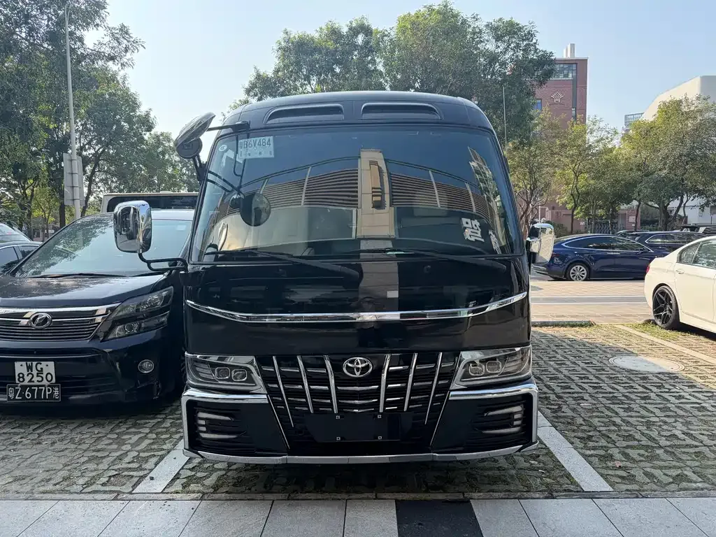 Toyota Coaster — фото 1