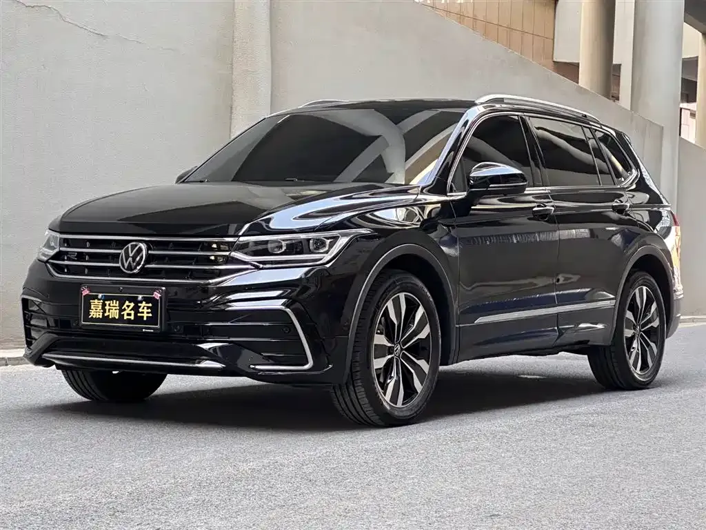 Volkswagen Tiguan L — фото 1