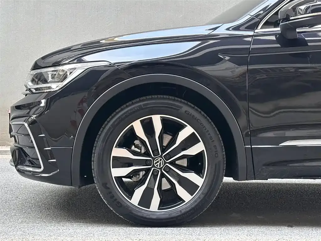 Volkswagen Tiguan L — фото 4