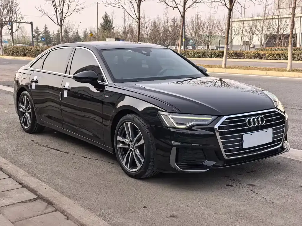 Audi A6L — фото 1