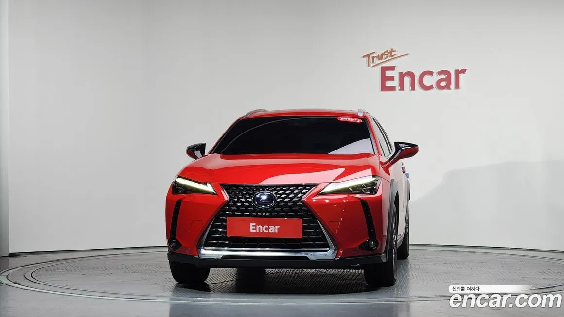 Lexus UX — фото 2